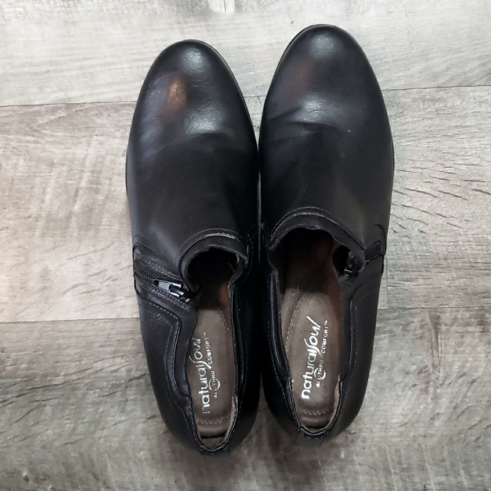 Natural soles black boots
